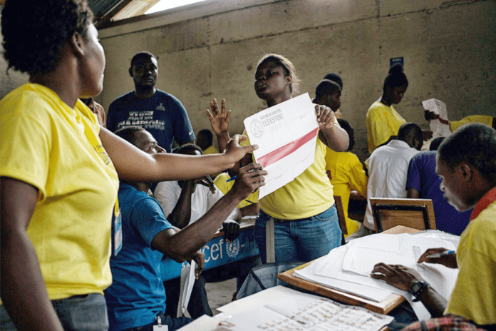 haiti-counting-ballots-officers-in-control