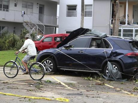 People trapped, 2.5M without power as Ian drenches Florida